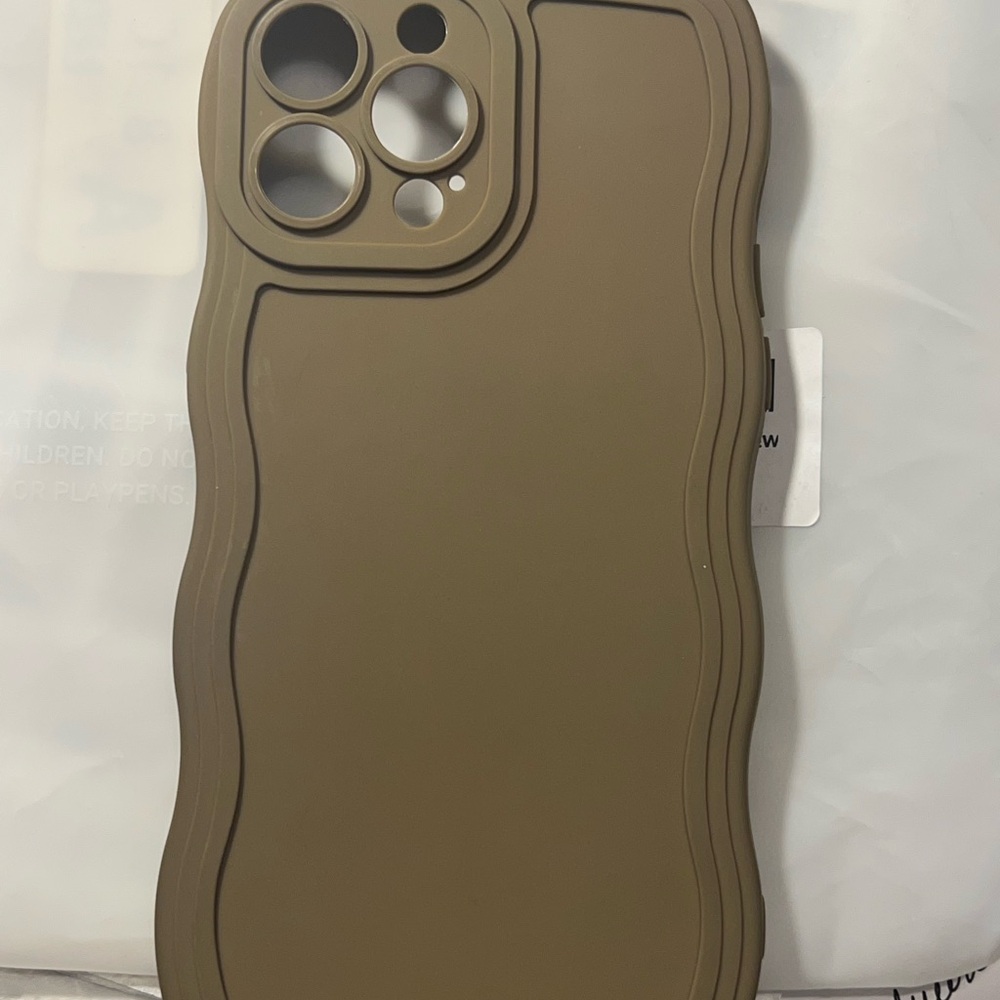 Phone cases collection for iPhone 13 pro max—total 8 phone cases/variety